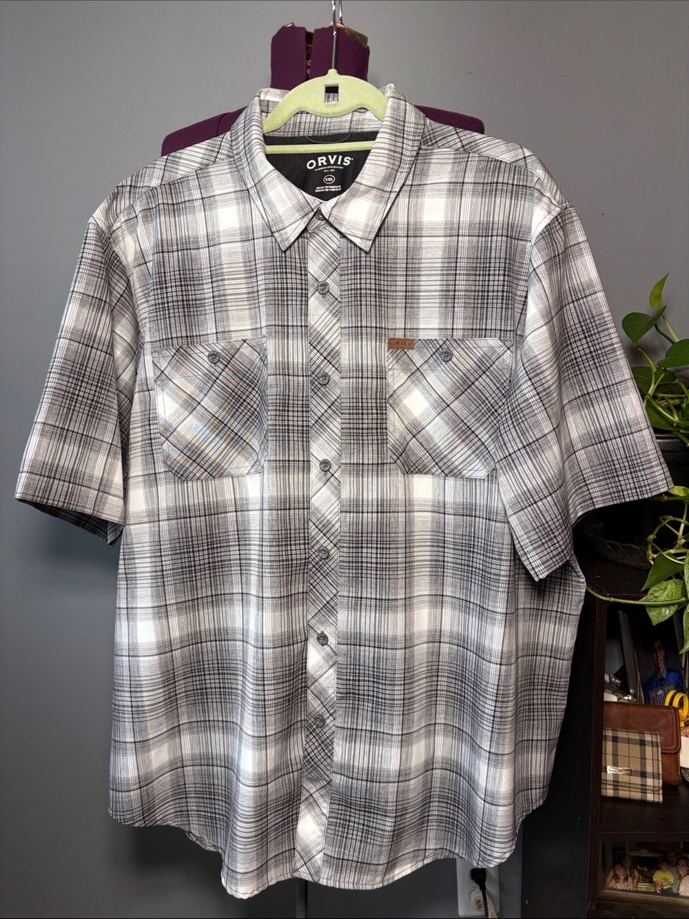 Orvis Men's Short-Sleeve Gray and White Plaid Button-Down Shirt